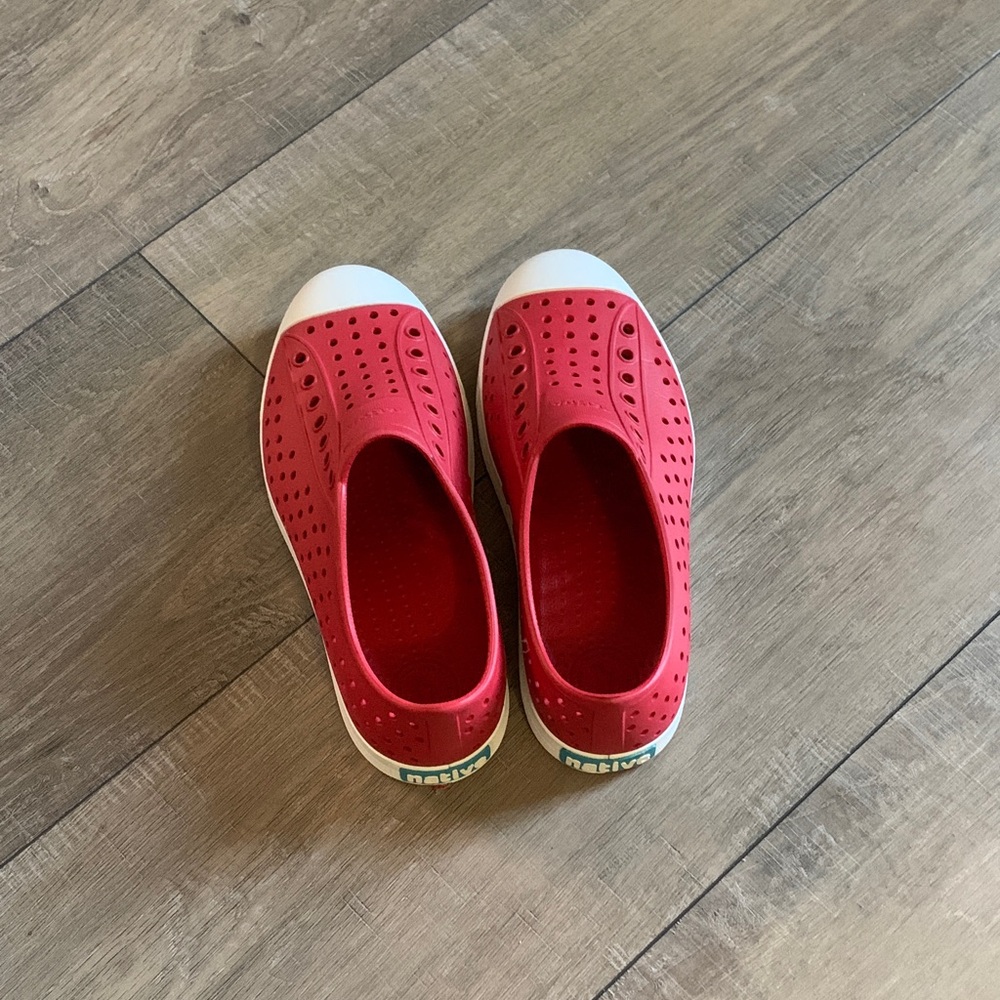 Native Kids Sneakers - Vibrant Red and White